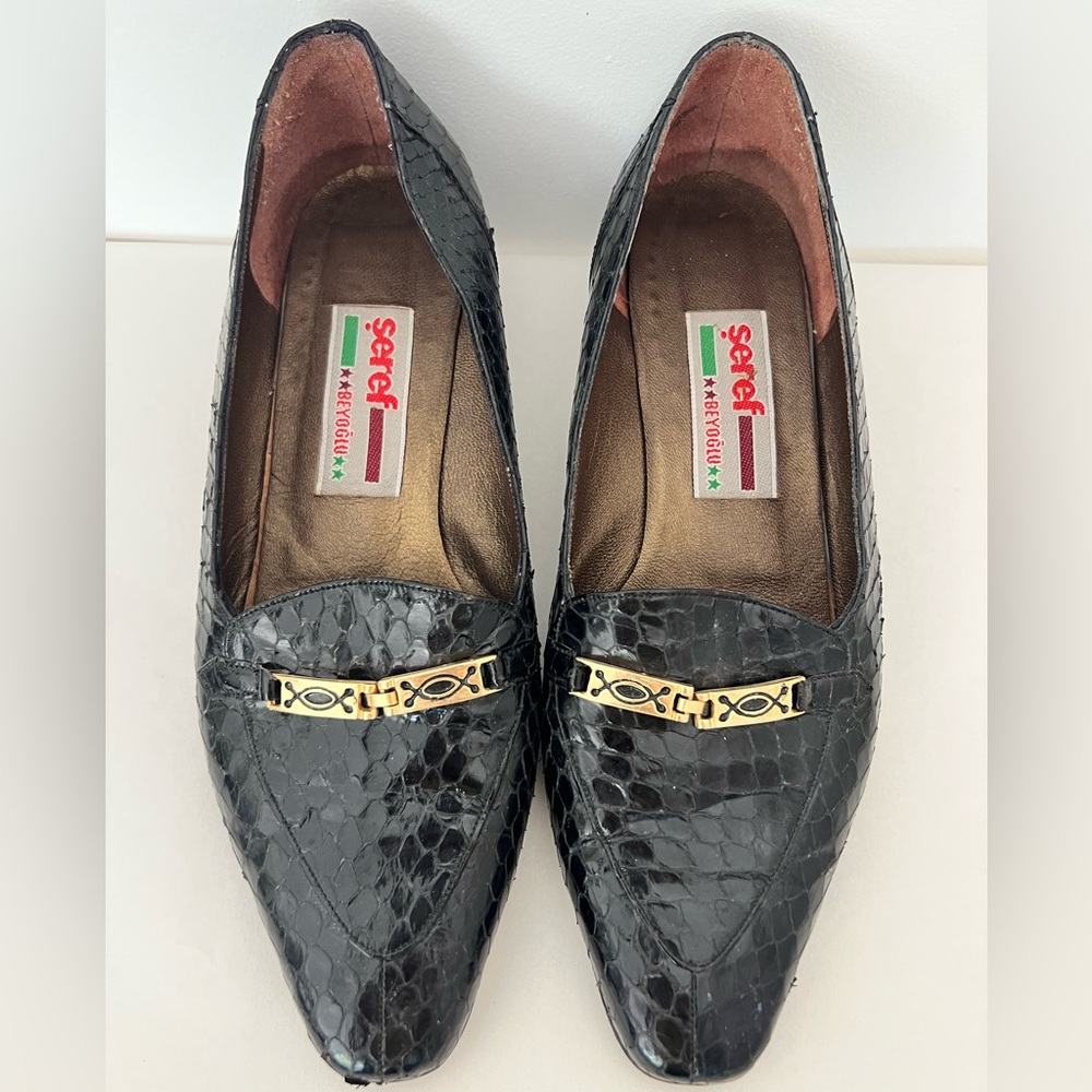 EUC Vintage Women’s Size 8 Black Crocodile Leather w/Gold tone Chain Dress Shoes